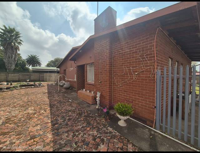 3 BEDROOM HOUSE FOR SALE IN VANDERBIJLPARK SE 1